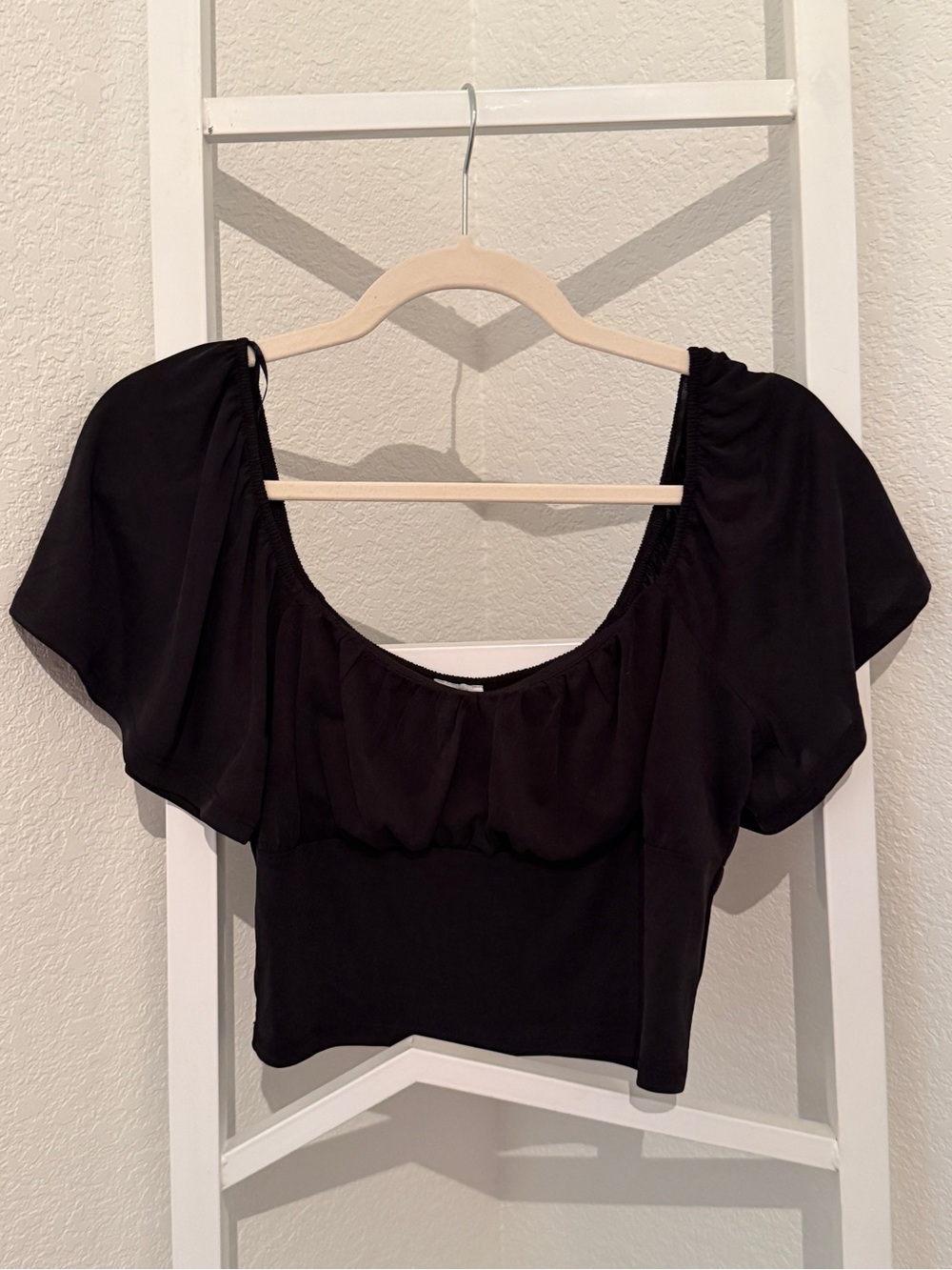 Francesca's Collections Black Puff Sleeve Crop Top